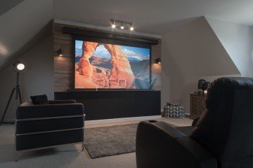 Elite Screens Saker Tab Tension 16:9 Siyah Elektrikli Projeksiyon Perdesi 244x137 TopDrop 60 cm